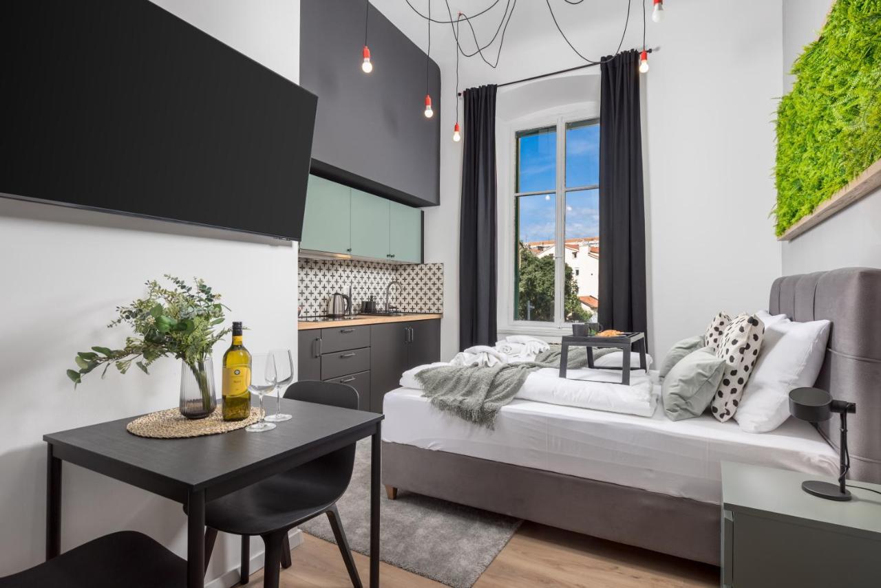 Apartments & Rooms One World Rijeka Eksteriør bilde